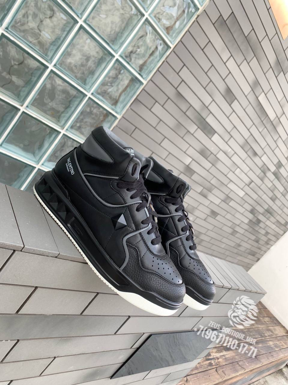 Кроссовки Valentino