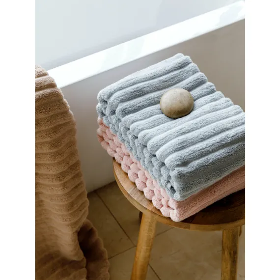 Полотенце банное Waves цвета пыльной розы Essential, 70х140 см