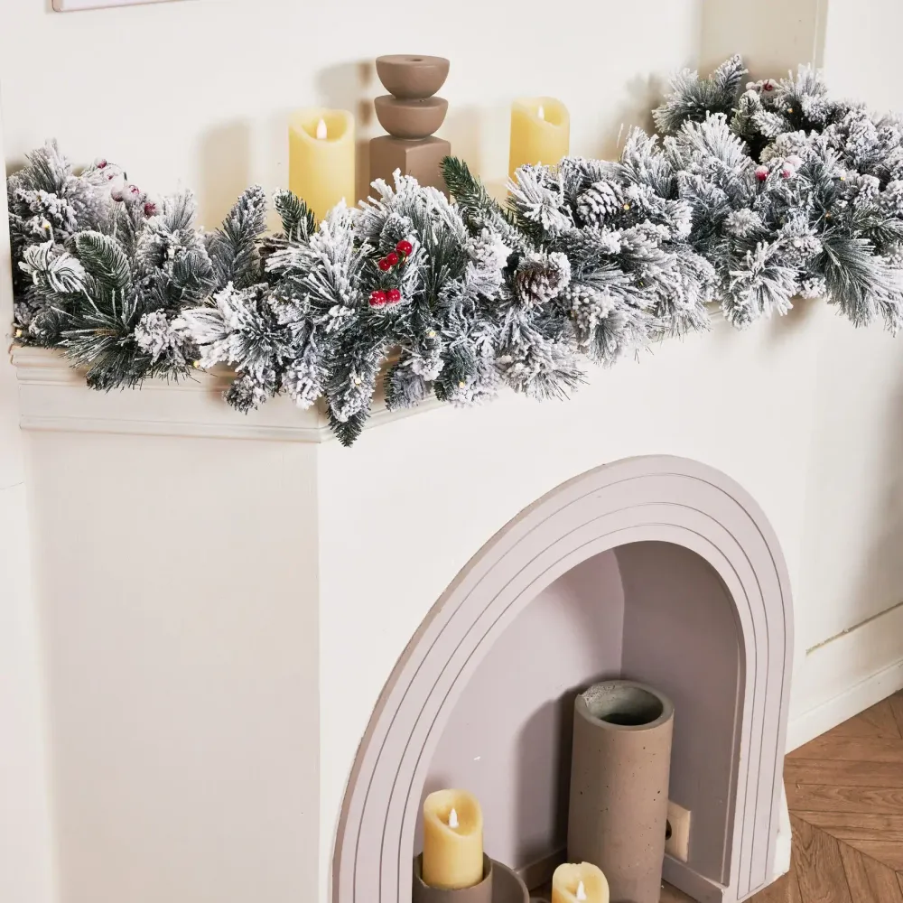 Хвойная гирлянда заснеженная "Glace" литая+пвх