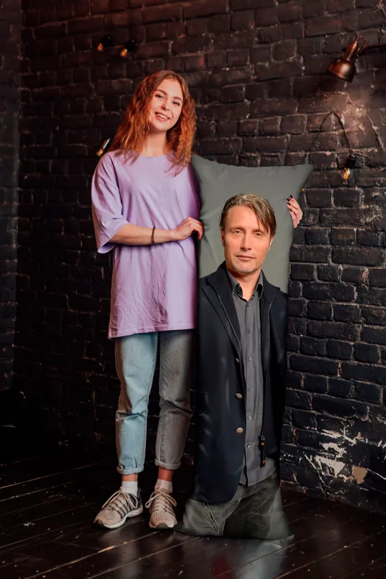 Дакимакура Мадс Миккельсен