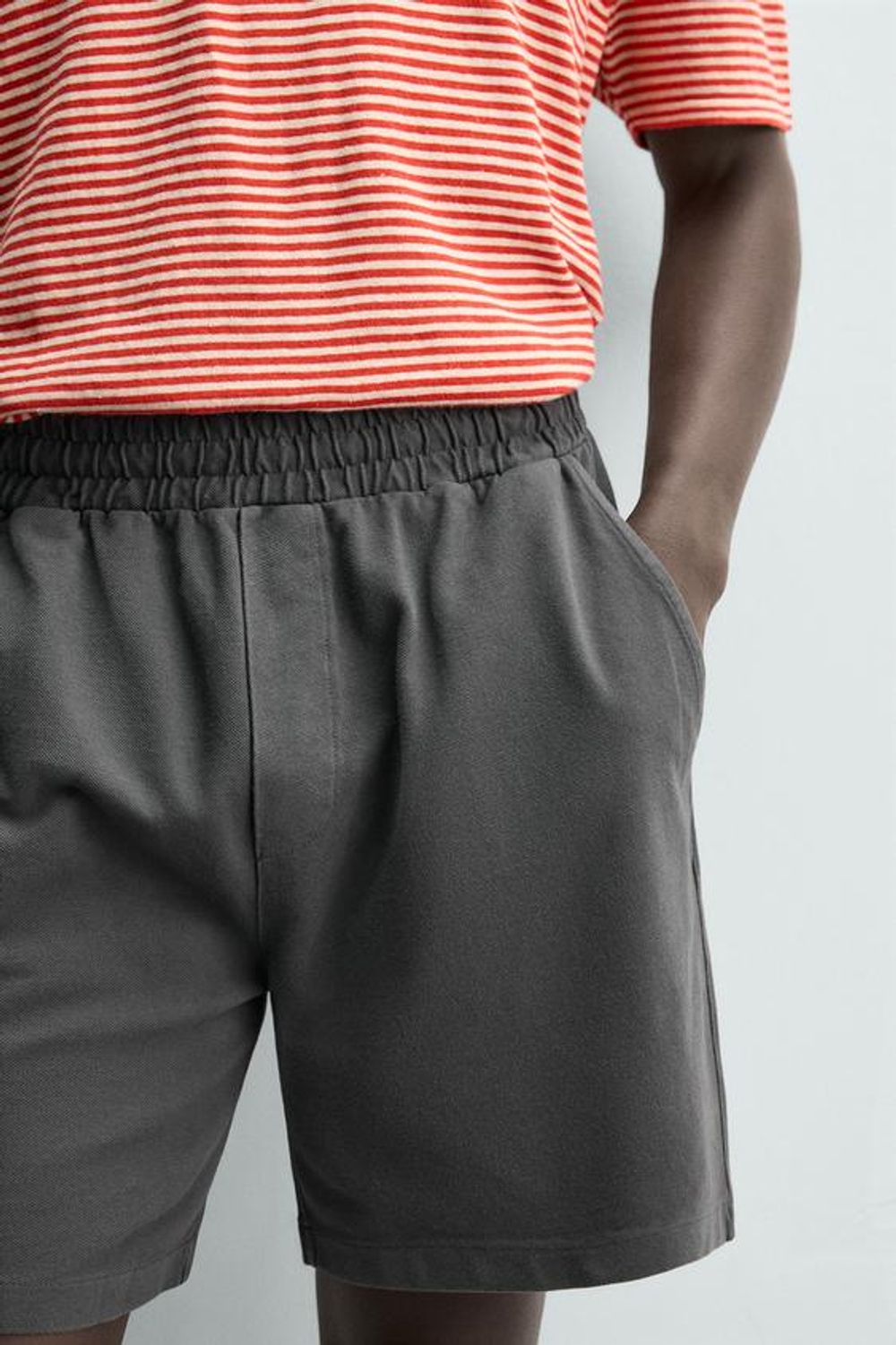 ZARA ШОРТЫ ИЗ ХЛОПКОВОГО ПИКЕ REGULAR FIT С ЭФФЕКТОМ ПОТЕРТОСТИ, АНТРАЦИТОВО-СЕРЫЙ