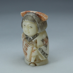 Нэцкэ Девочка "Карако" с иероглифом счастье