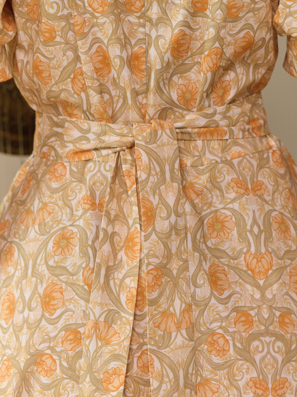 Платье с отложным воротником