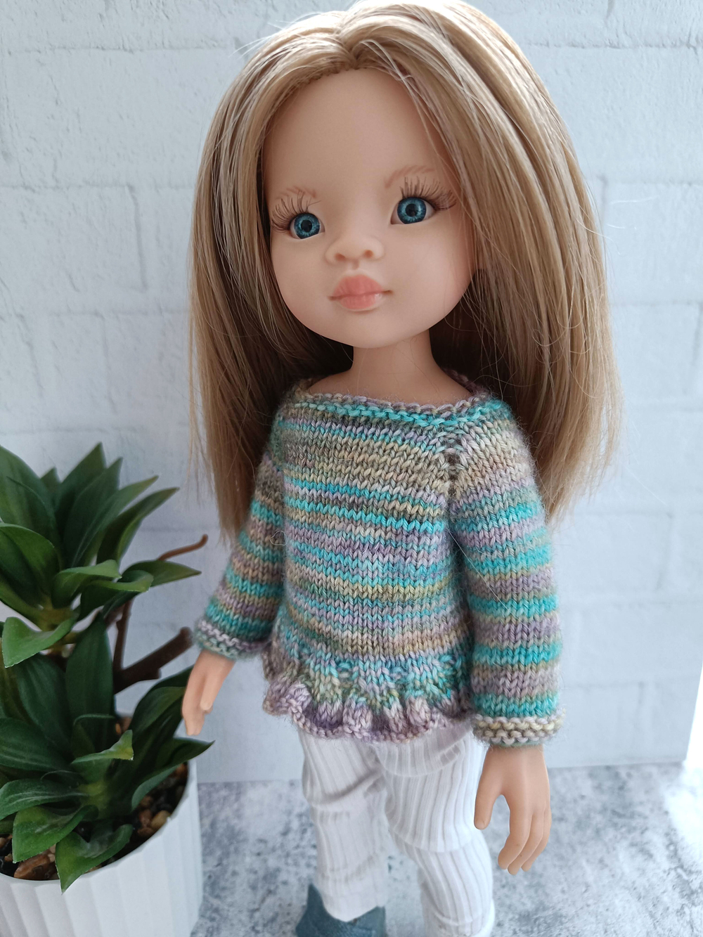 Вязаный пуловер для куклы Паола Рейна 32 см