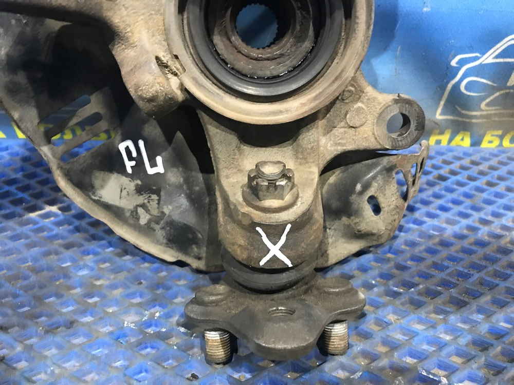 Ступица передняя левая TOYOTA CORONA EXIV 1996