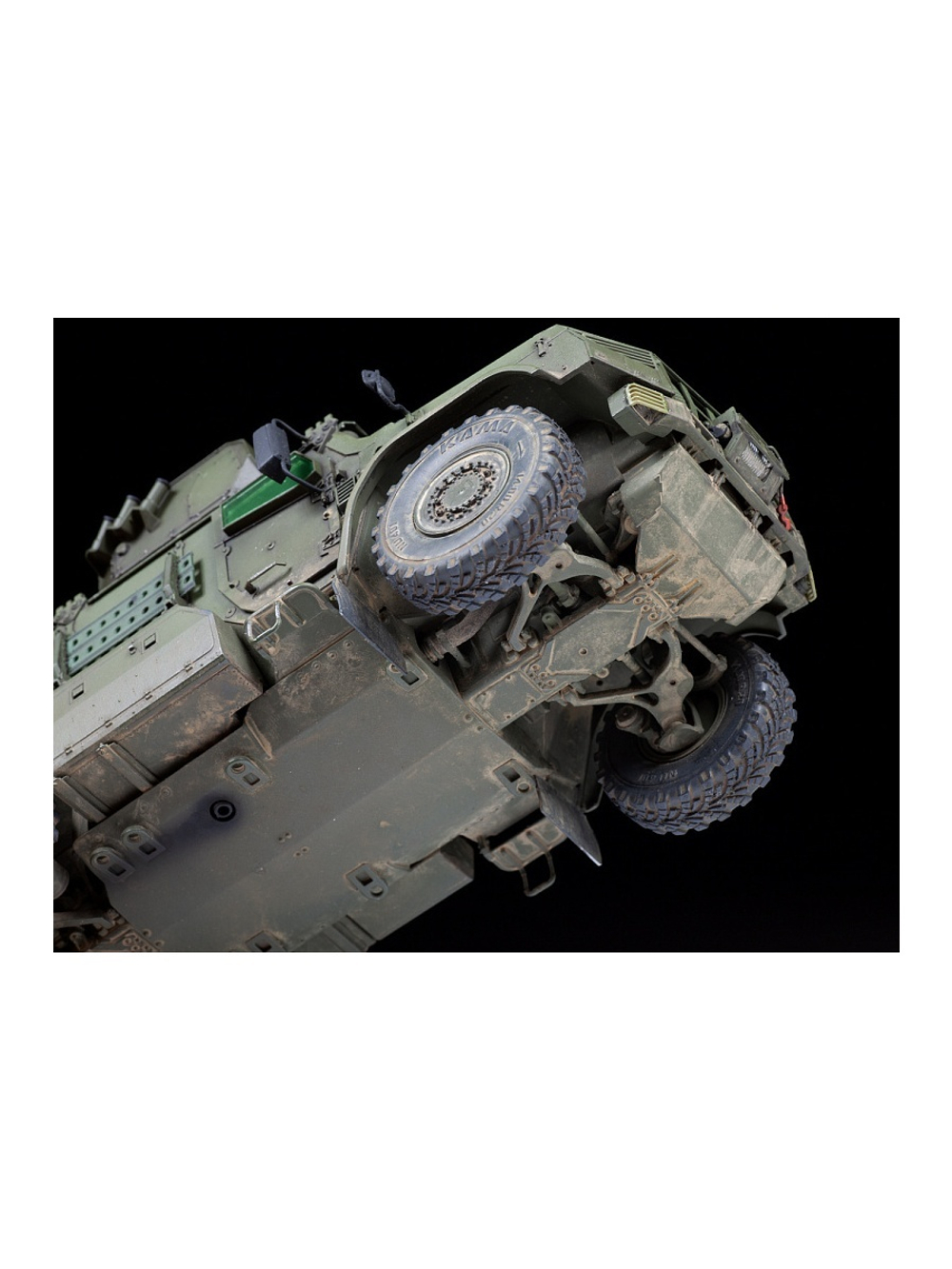 Сборная модель ZVEZDA Российский бронеавтомобиль Тайфун ВДВ 4*4 К-4386 с БМДУ, 1/35