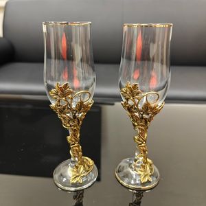 Фужеры для шампанского на новогодний стол