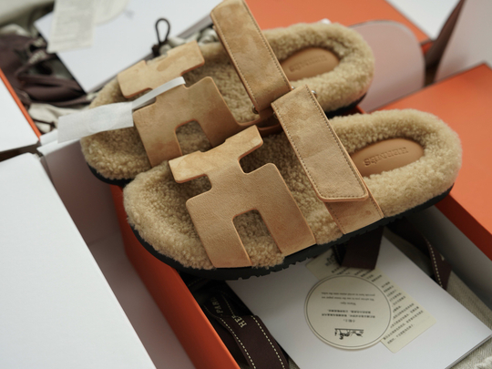 Сандалии из натуральной замши и меха ягненка