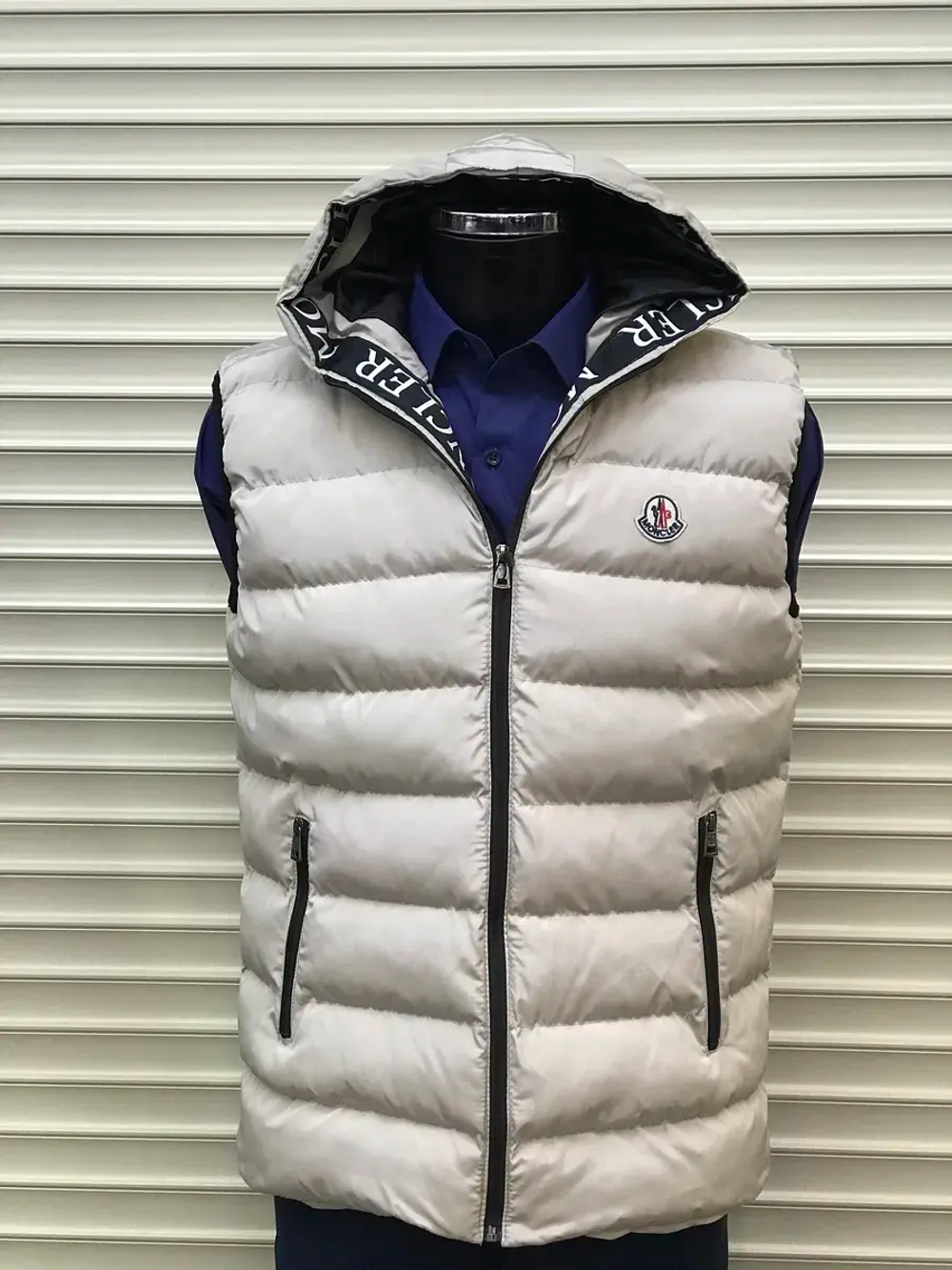 Жилетка мужская с капюшоном