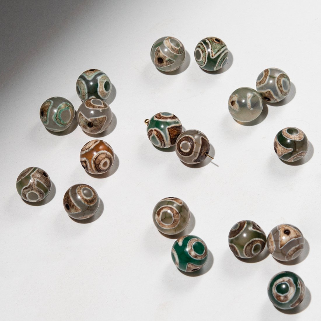 Бусина Дзи "Три глаза" из агата, 10мм, бежево-зеленый