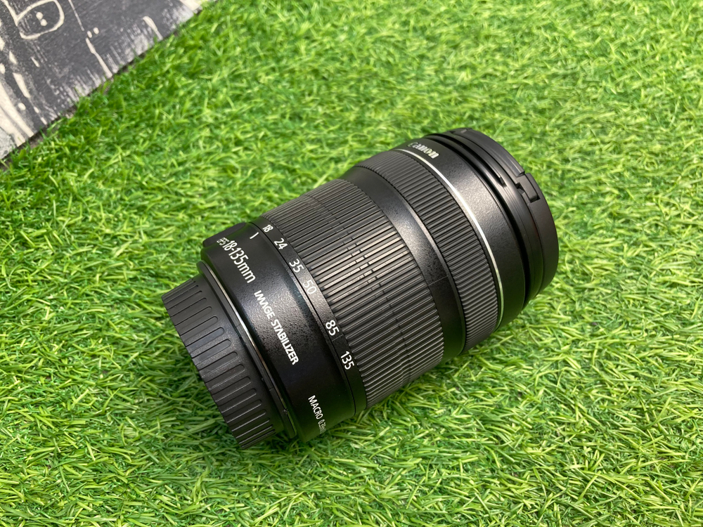 Canon EF-S 18-135mm 3.5-5.6 IS STM