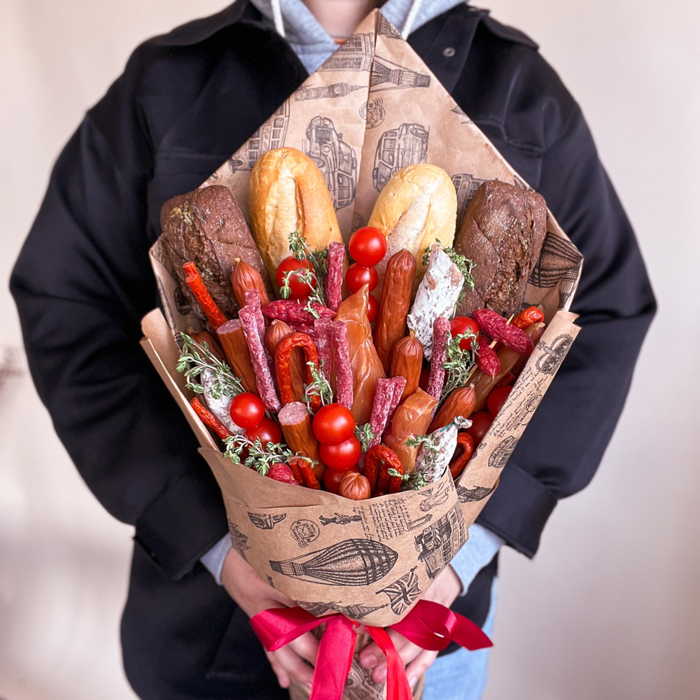 Мужской букет с колбасками, багетами, карпаччо и помидорами