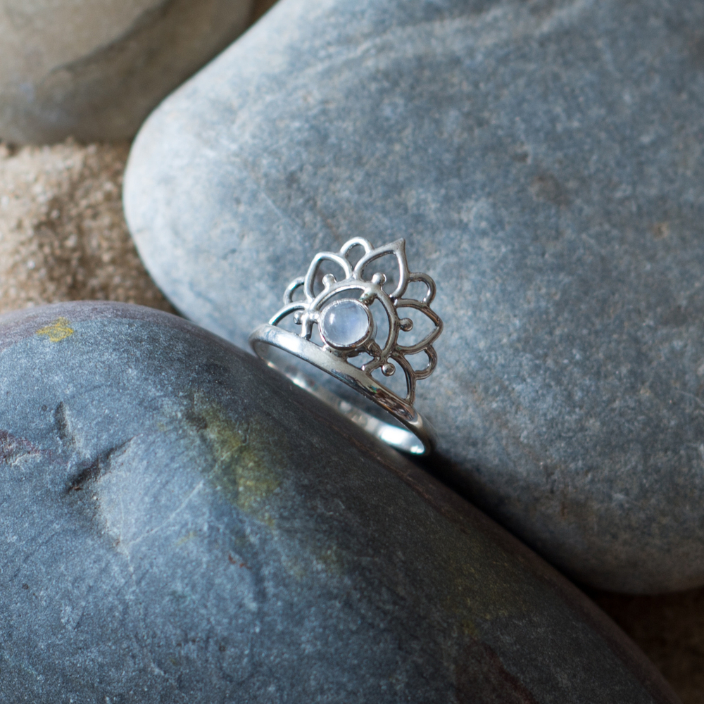 Кольцо МАНДАЛА,  серебро/лунный камень