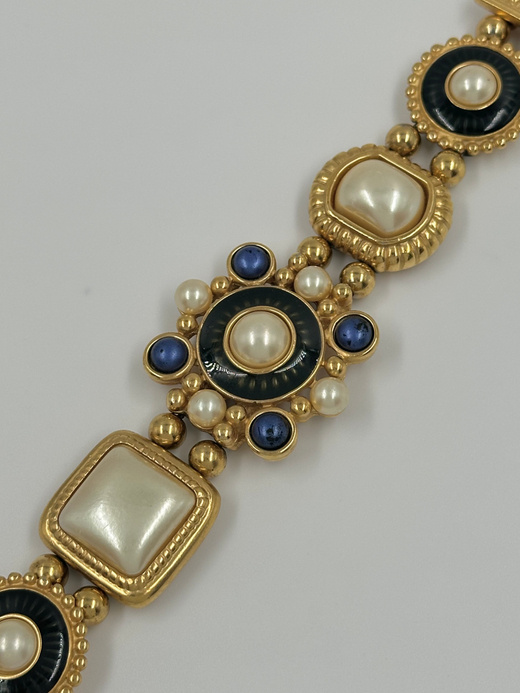 Браслет с эмалью и «жемчугом»