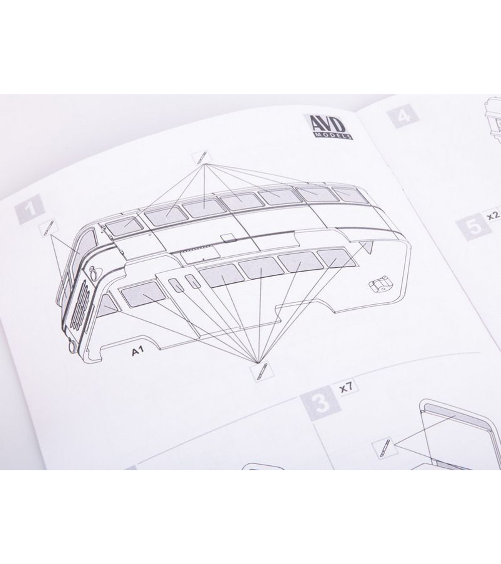 Сборная модель AVD Автобус КАГ-3, 1/43