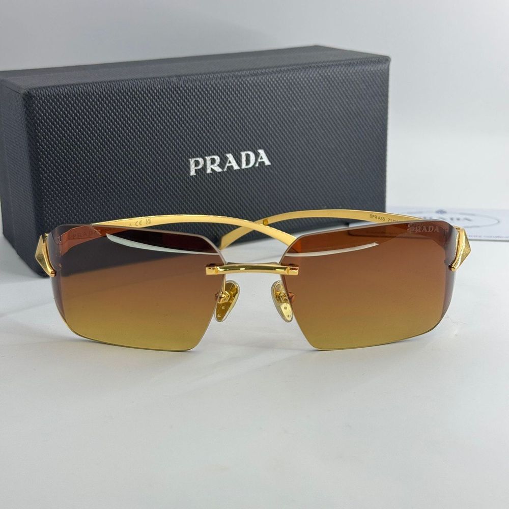 Солнцезащитные очки Prada