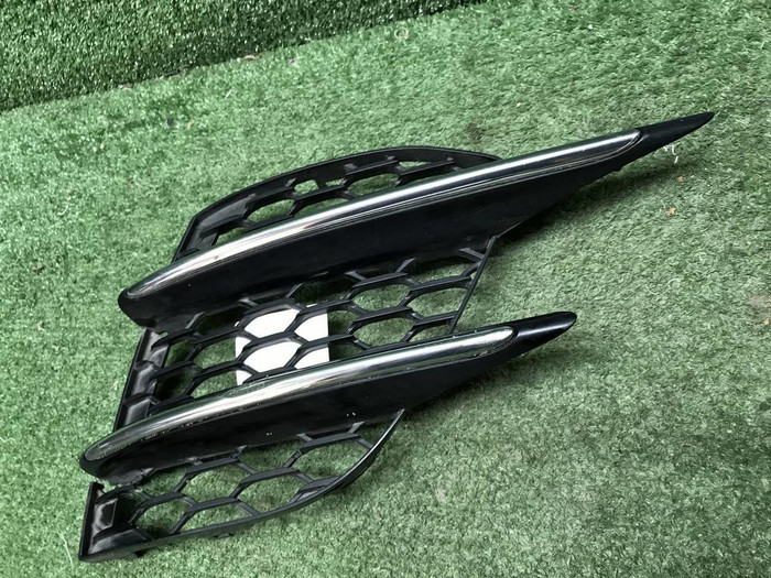 Решетка перед. бампера Mercedes S W223 (20-нв) AMG