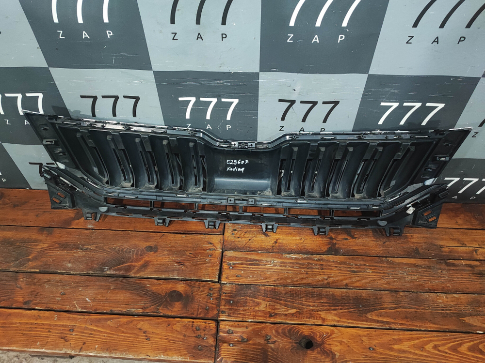 Решетка радиатора Skoda Kodiaq 16-22 Б/У Оригинал 565853653A