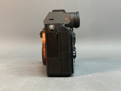 Sony A7 III 20.822 кадров, один из разъемов карт не работает, скол на корпусе