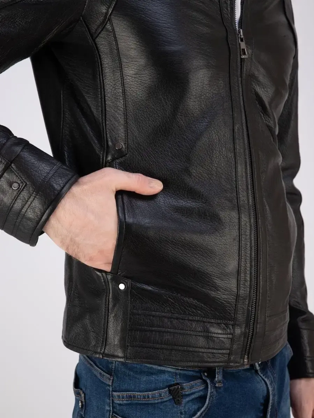 Кожаная куртка демисезонная