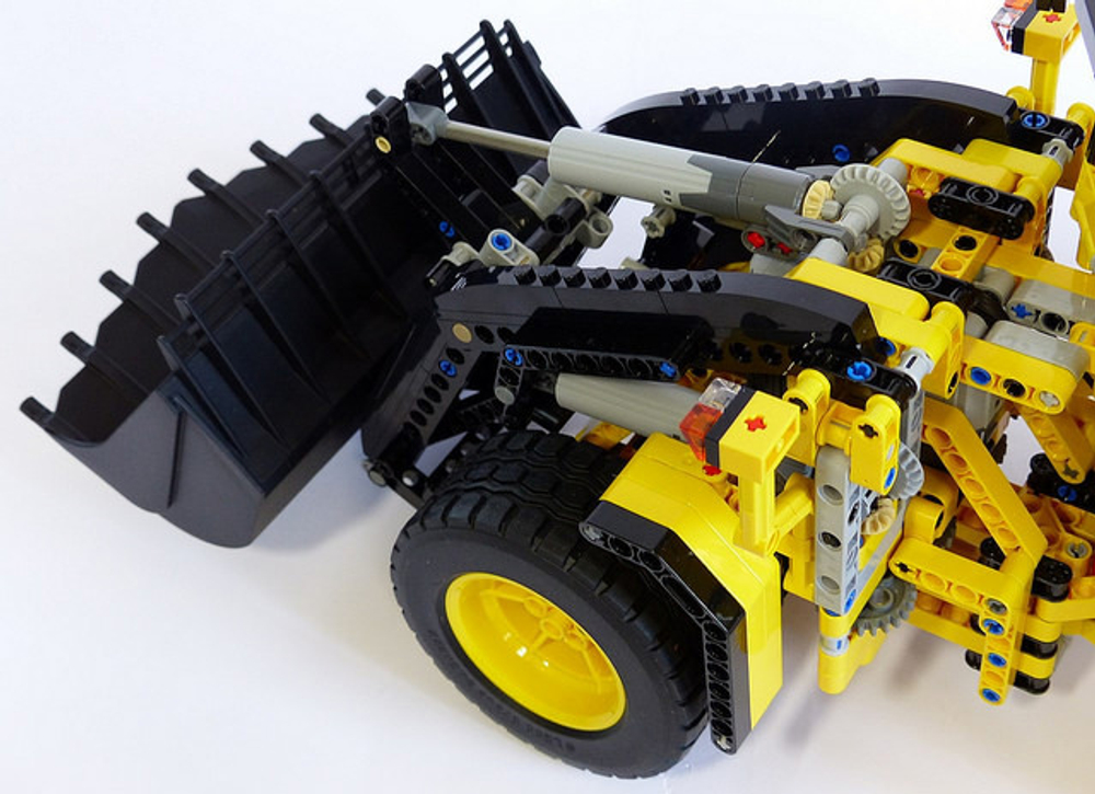 LEGO Technic: Автопогрузчик Volvo L350F с дистанционным управлением 42030 — Remote Controlled Volvo L350F Wheel Load — Лего Техник