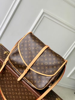 Louis Vuitton Saumur