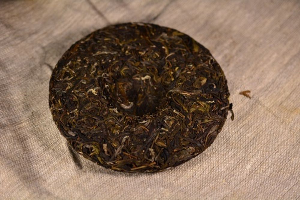 Шэн Пуэр "Большая Черная Гора" (ДаХэйШань), в разлом