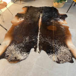 Коровья шкура на пол натуральная. 200 х 180 см