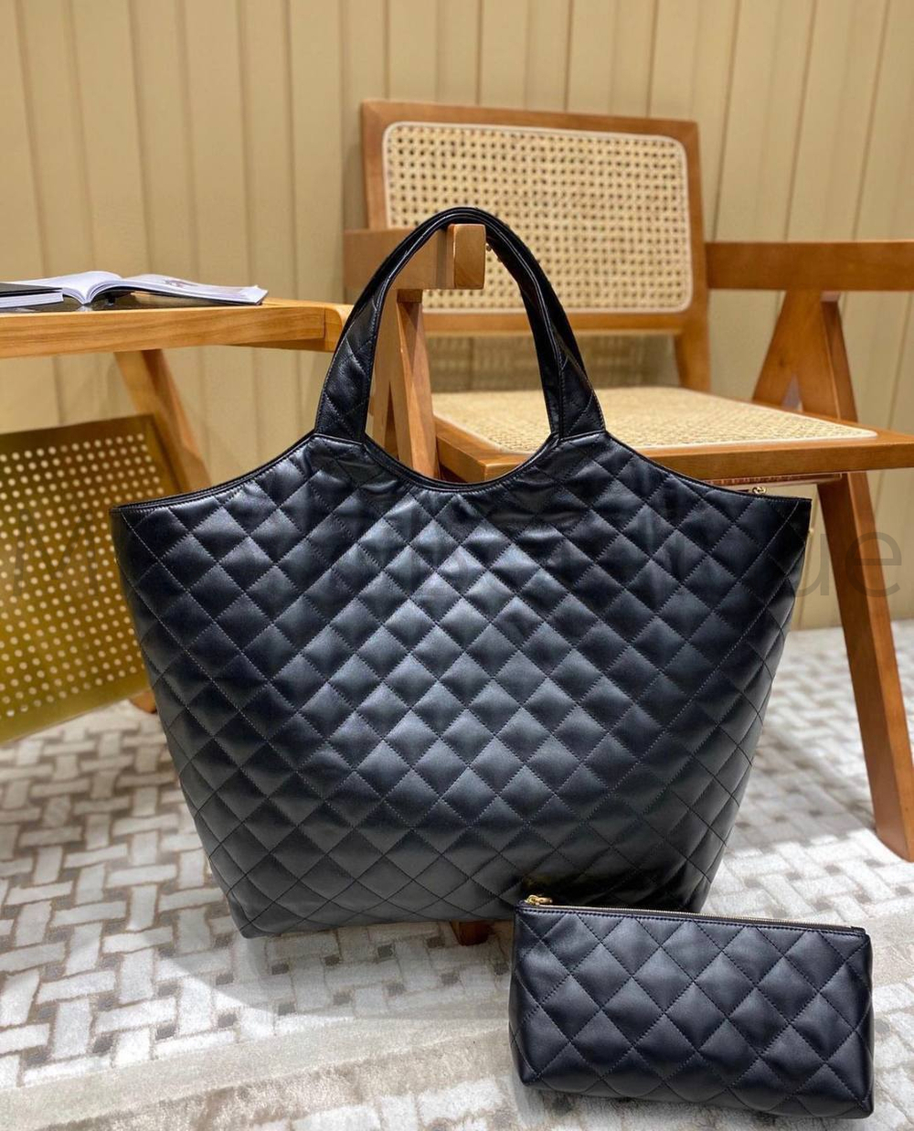 Хозяйственная сумка Ив Сен Лоран ICARE maxi shopping bag in quilted lambskin Saint Laurent