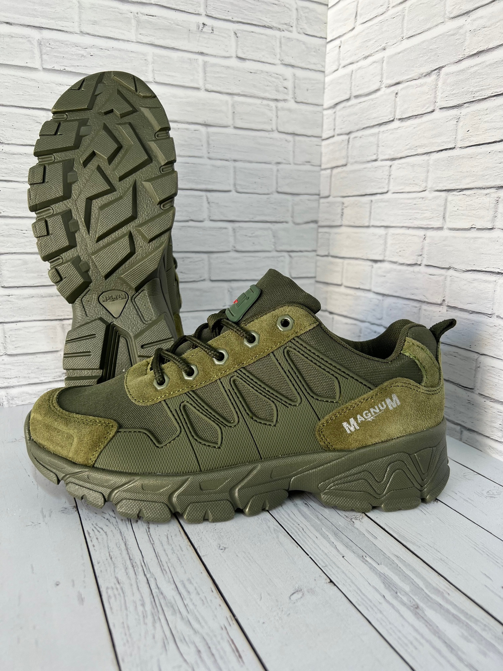 Треккинговые кроссовки Magnum / олива замша