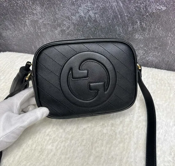 Сумка через плечо Gucci Blondie из кожи черный