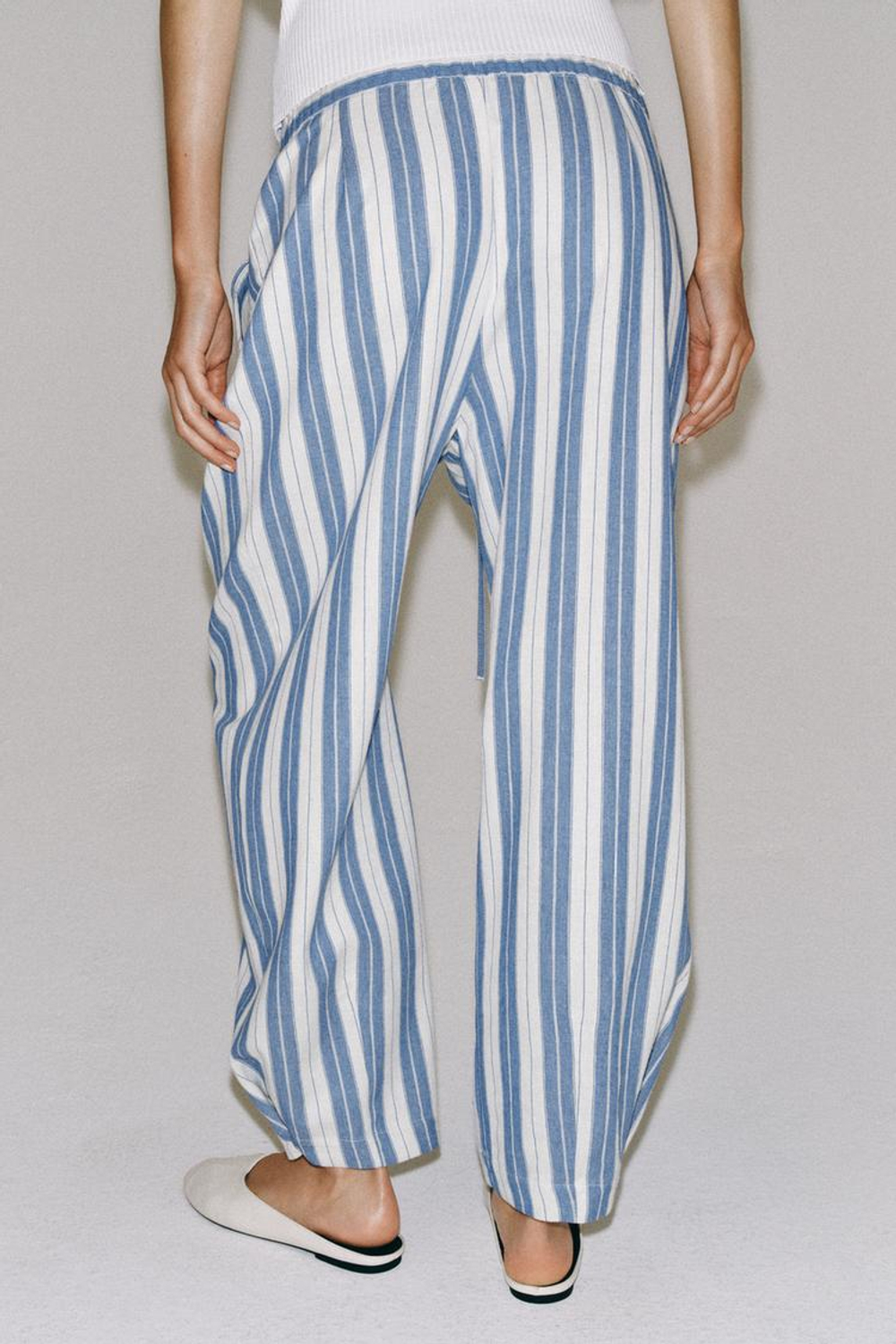 ZARA БРЮКИ В ПОЛОСКУ В ПИЖАМНОМ СТИЛЕ — ZW COLLECTION, СИНИЙ/БЕЛЫЙ