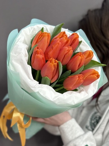 Монобукет из 11 оранжевых тюльпанов
