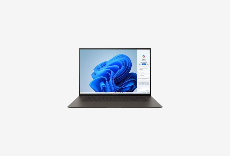 Ноутбук 16" ASUS AMD Ryzen AI 9 HX 370 2 ГГц 32 ГБ LPDDR5x AMD Radeon 890M ZenBook S16 OLED UM5606WA