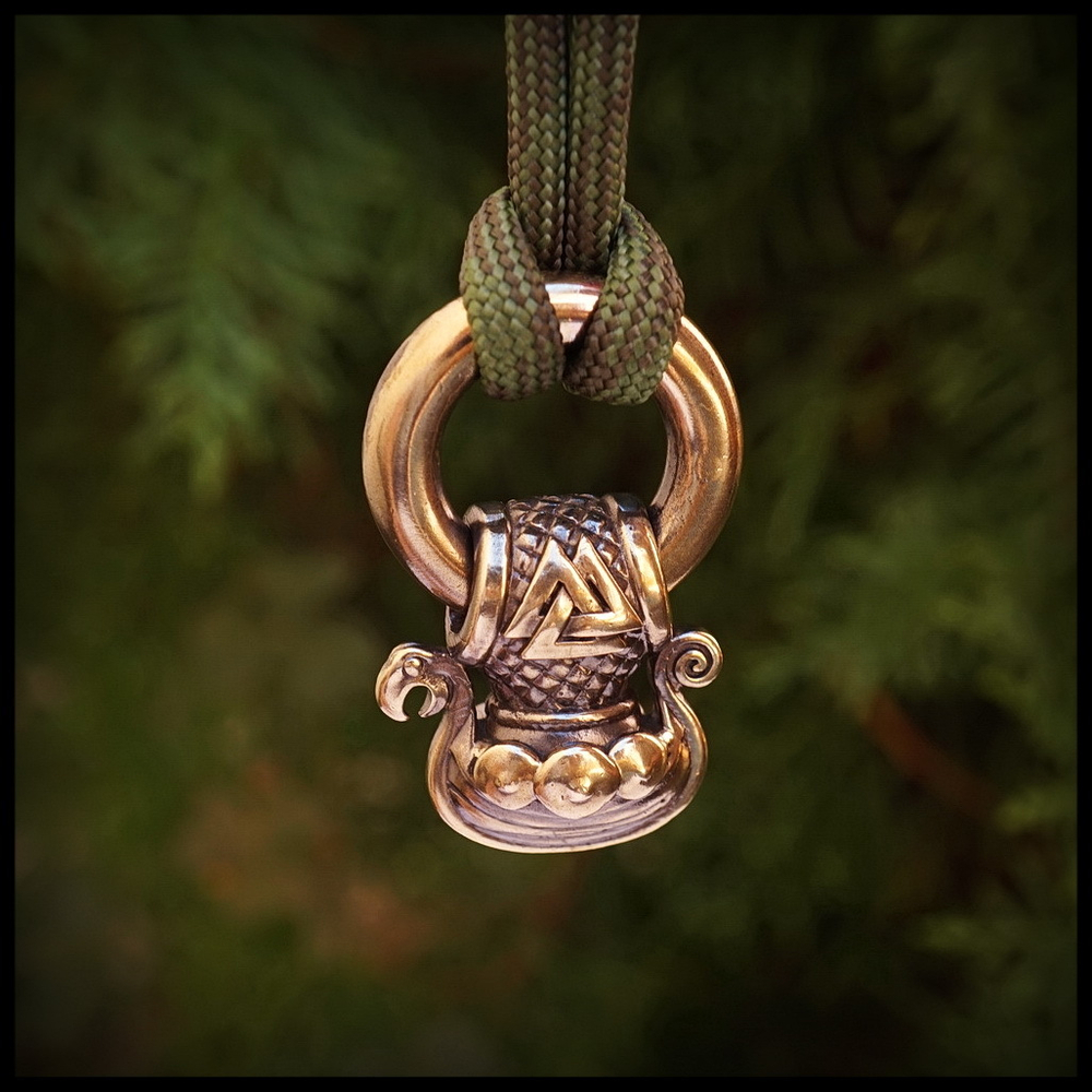 Кулон "Драккар с кольцом " , брелок для ключей , латунь