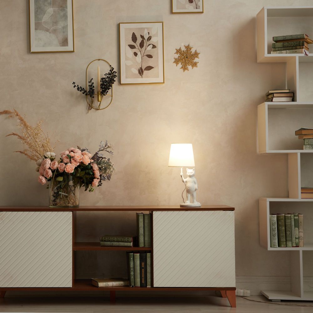 UML-B465 E14 WHITE Светильник настольный декоративный Кот. под лампу Е14. 40W. Механический выключатель. Белый. ТМ Uniel