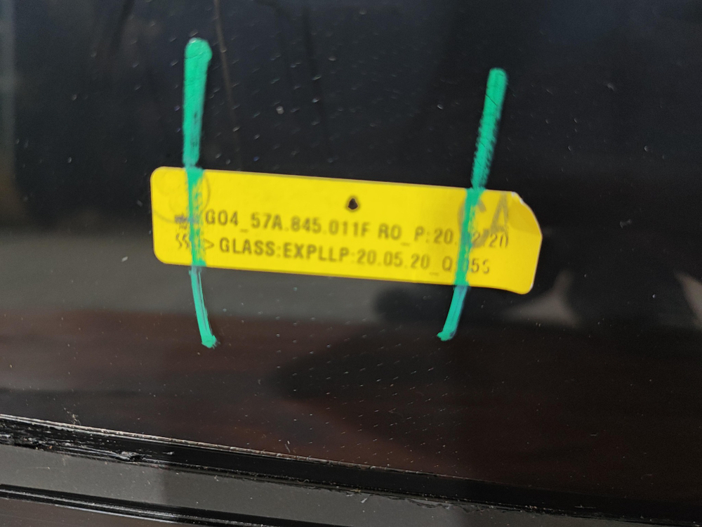 Стекло лобовое с обогревом Skoda Karoq 17-нв Б/У Оригинал 57A845011F