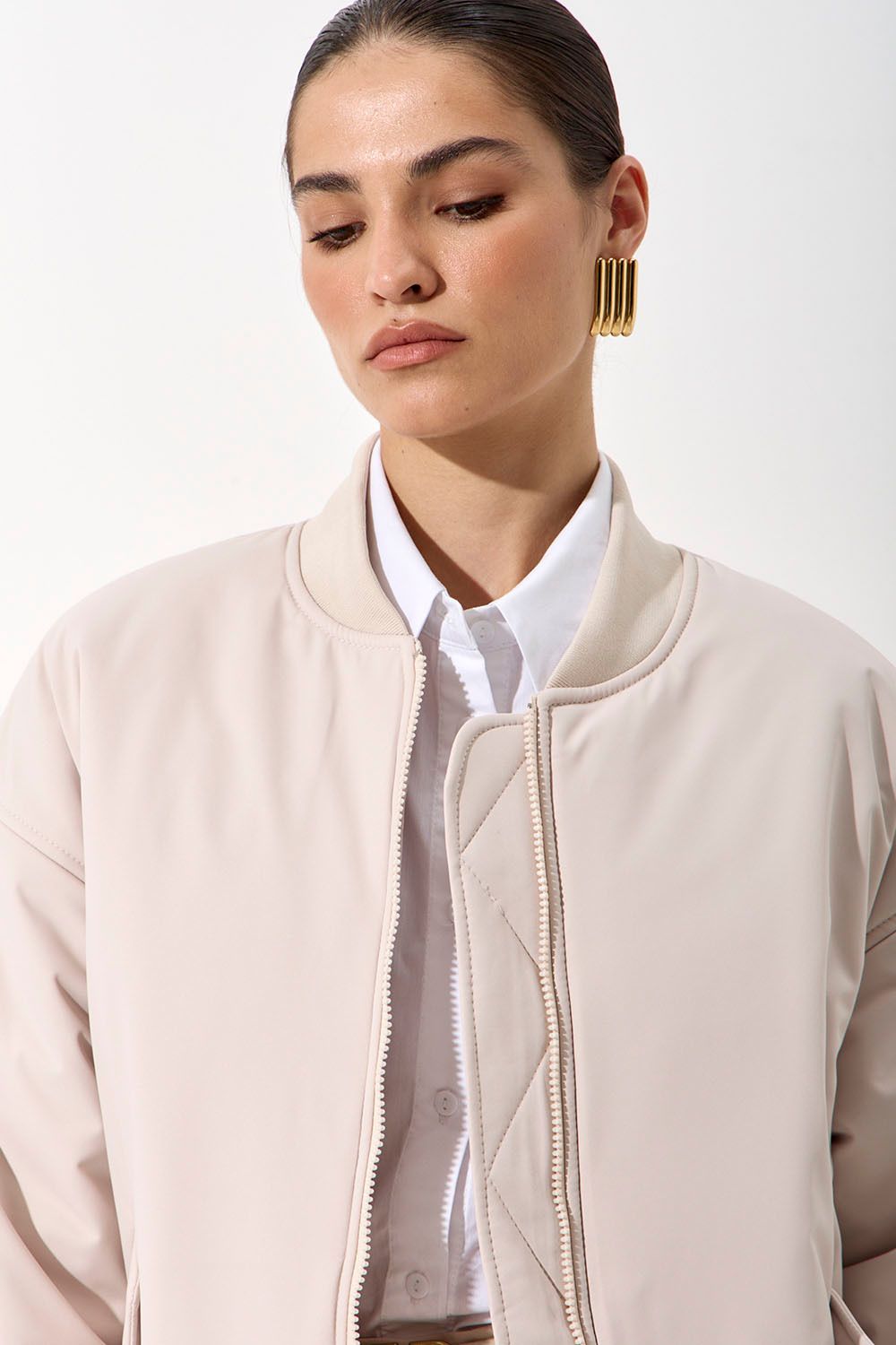 Куртка бомбер цвета экрю