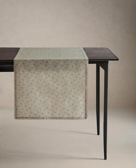ZARA HOME СКАТЕРТЬ-ДОРОЖКА НА СТОЛ «ПОЛЕВЫЕ ЦВЕТЫ» С КРУЖЕВОМ, ТЕМНО-СЕРЫЙ