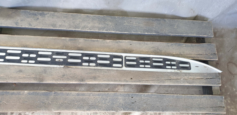 Накладка подножки левой Mercedes GLE (W166) 11-18 Б/У Оригинал A1666980348