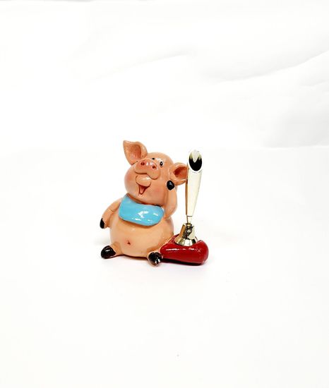 Сувенир держатель д/ручек "Поросёнок-лялька",полистоун лак 8х8,8х5,6 см