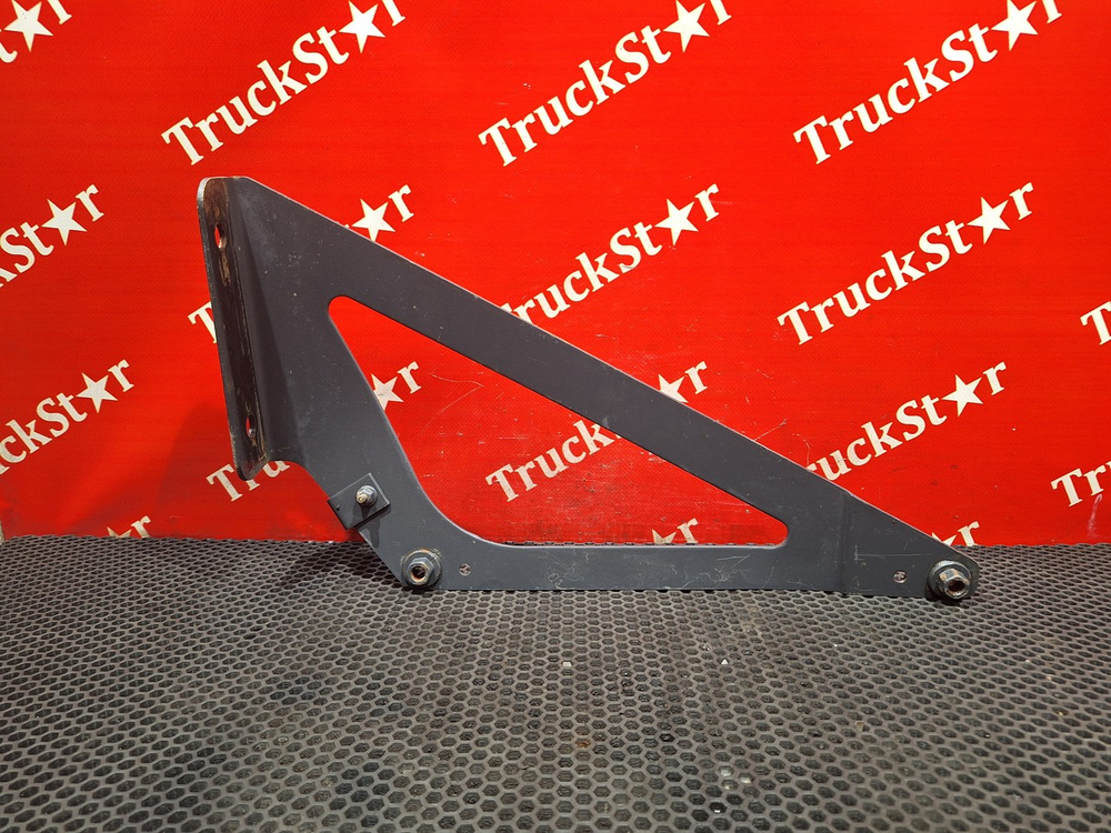 Кронштейн трапа за кабиной