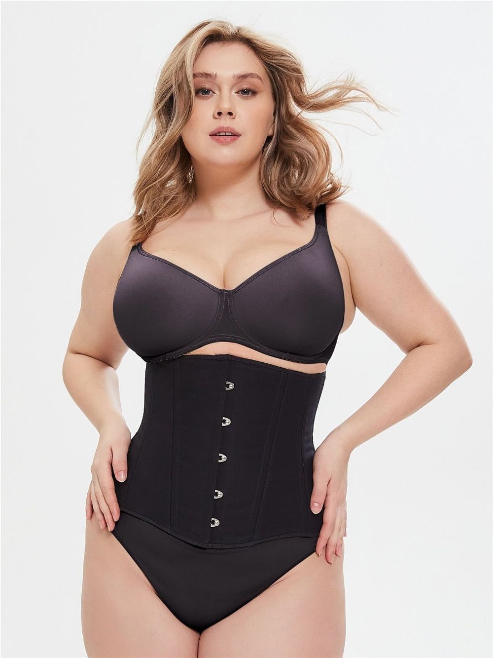Черный матовый корсет для больших размеров