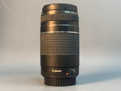 Canon EF 75-300mm 4-5.6 III скол на пластике