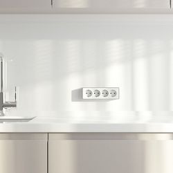 Розетка четверная с заземлением и со шторками Werkel Gallant W5072210