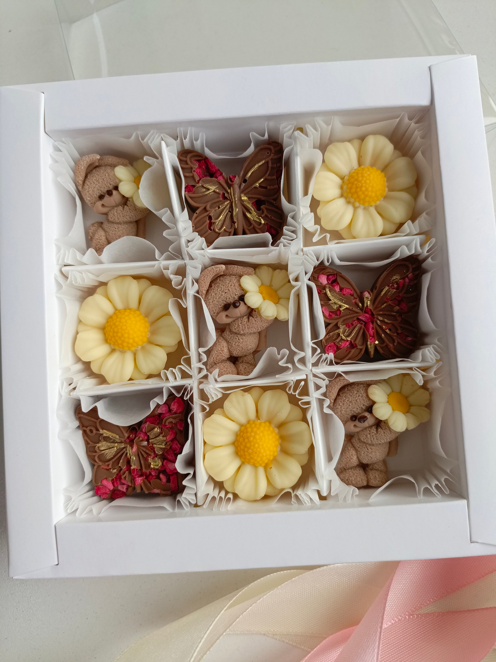 Шоколад ручной работы " Зайки и ромашки"