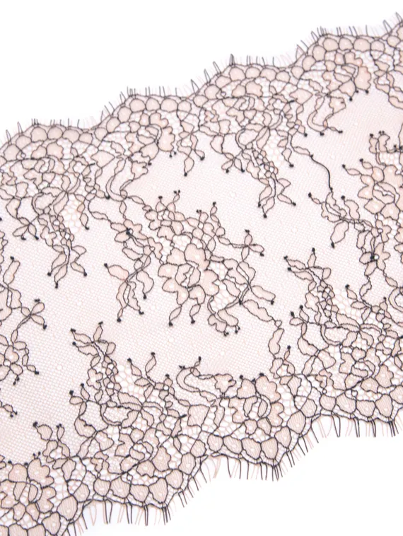 01-11 Кружево шантильи 23 см, бежевый/черный