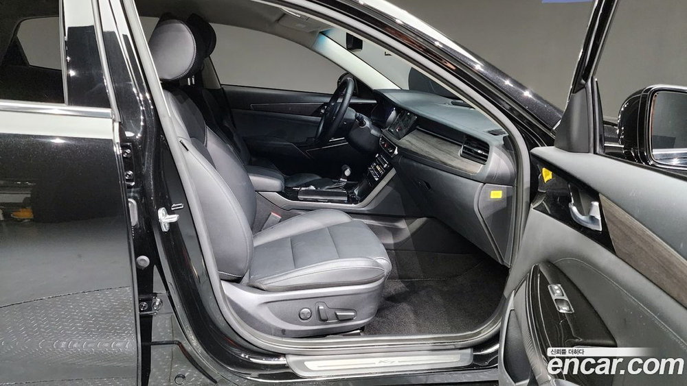 Kia K7 (Cadenza) Premier 2.5 GDI Prestige (06.2020)