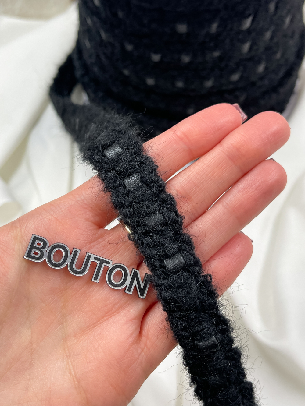 Тесьма плетеная черная с кожаной вставкой