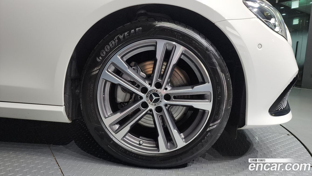 Mercedes-Benz E-Class W213 E250 Avangarde (11.2023)